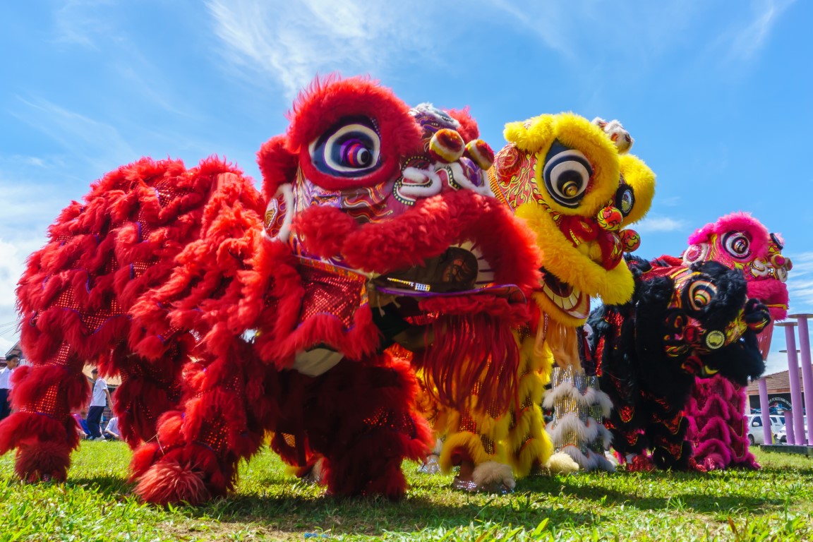 Dragon Dance vs. Lion Dance: Test Your Cultural Knowledge!